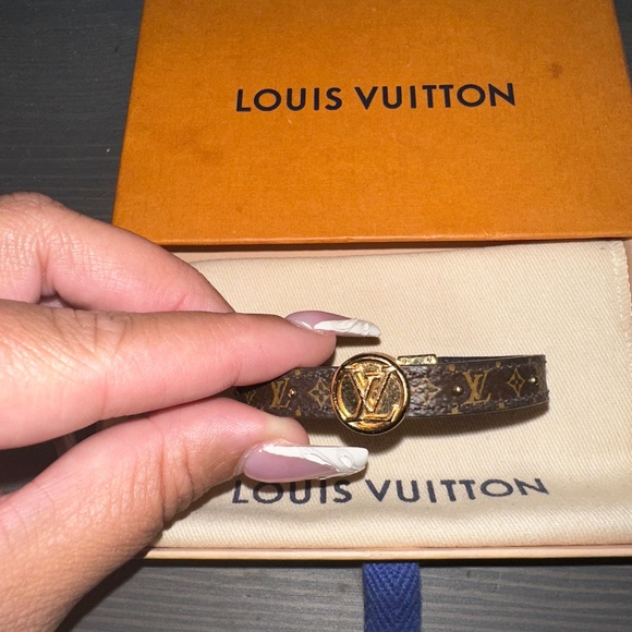 Louis Vuitton Circle reversible bracelet - Picture 1 of 5